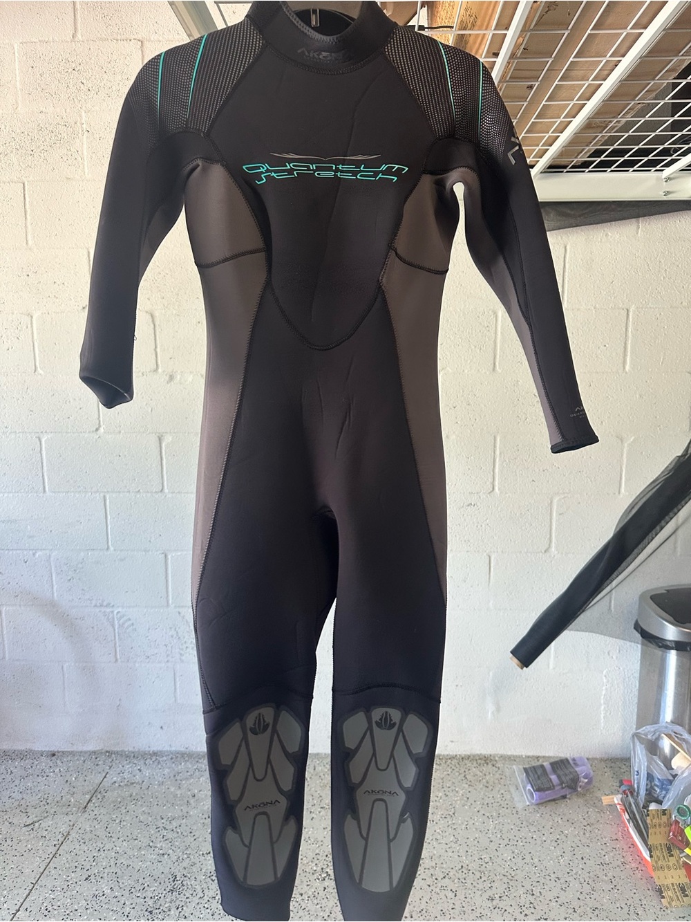 Akona Quantum Stretch Black Teal Full Sleeve 3mm Wetsuit. Great for diving.